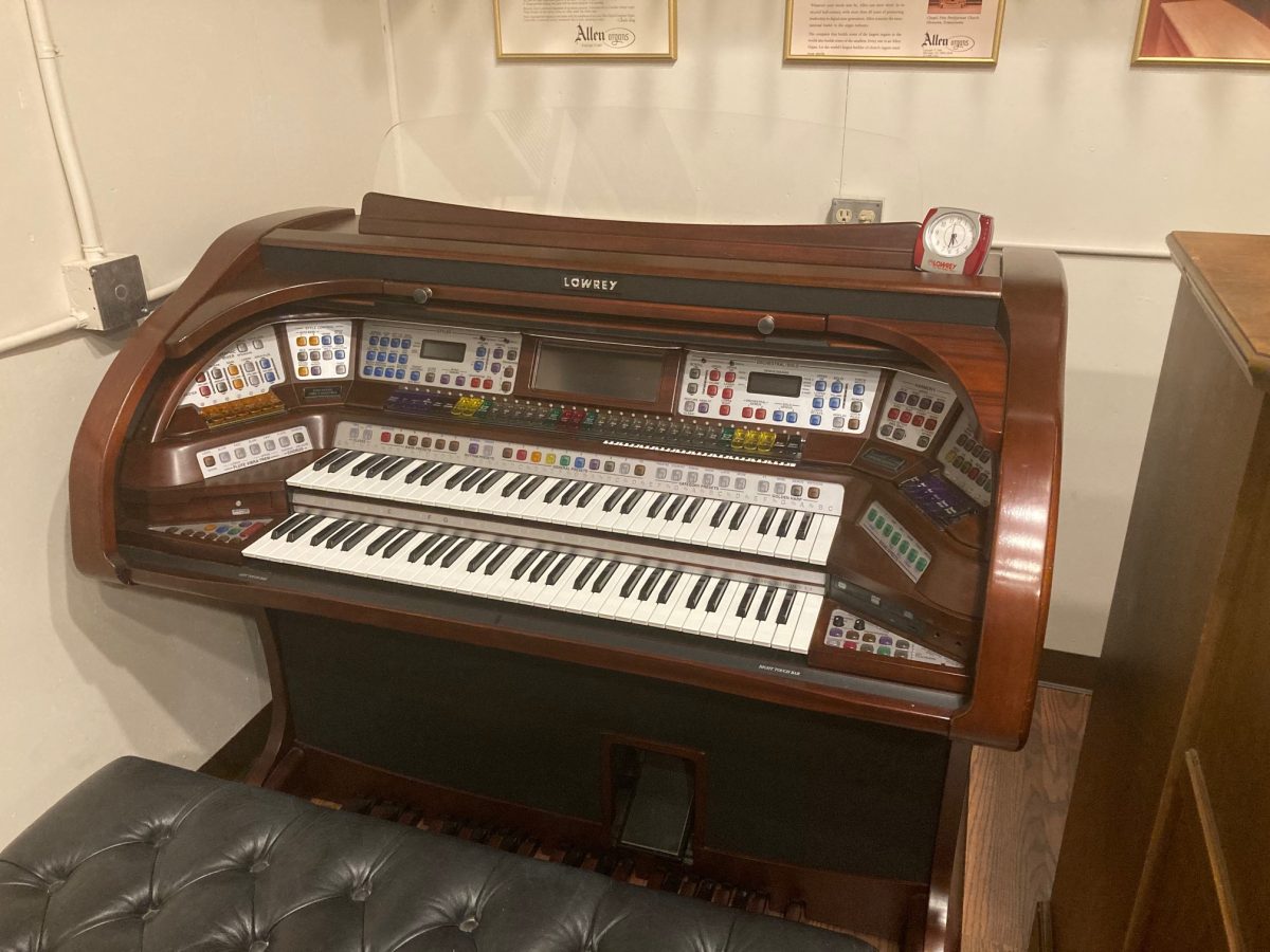 Preowned organs and digital pianos Organ Stop/San Diego Allen
