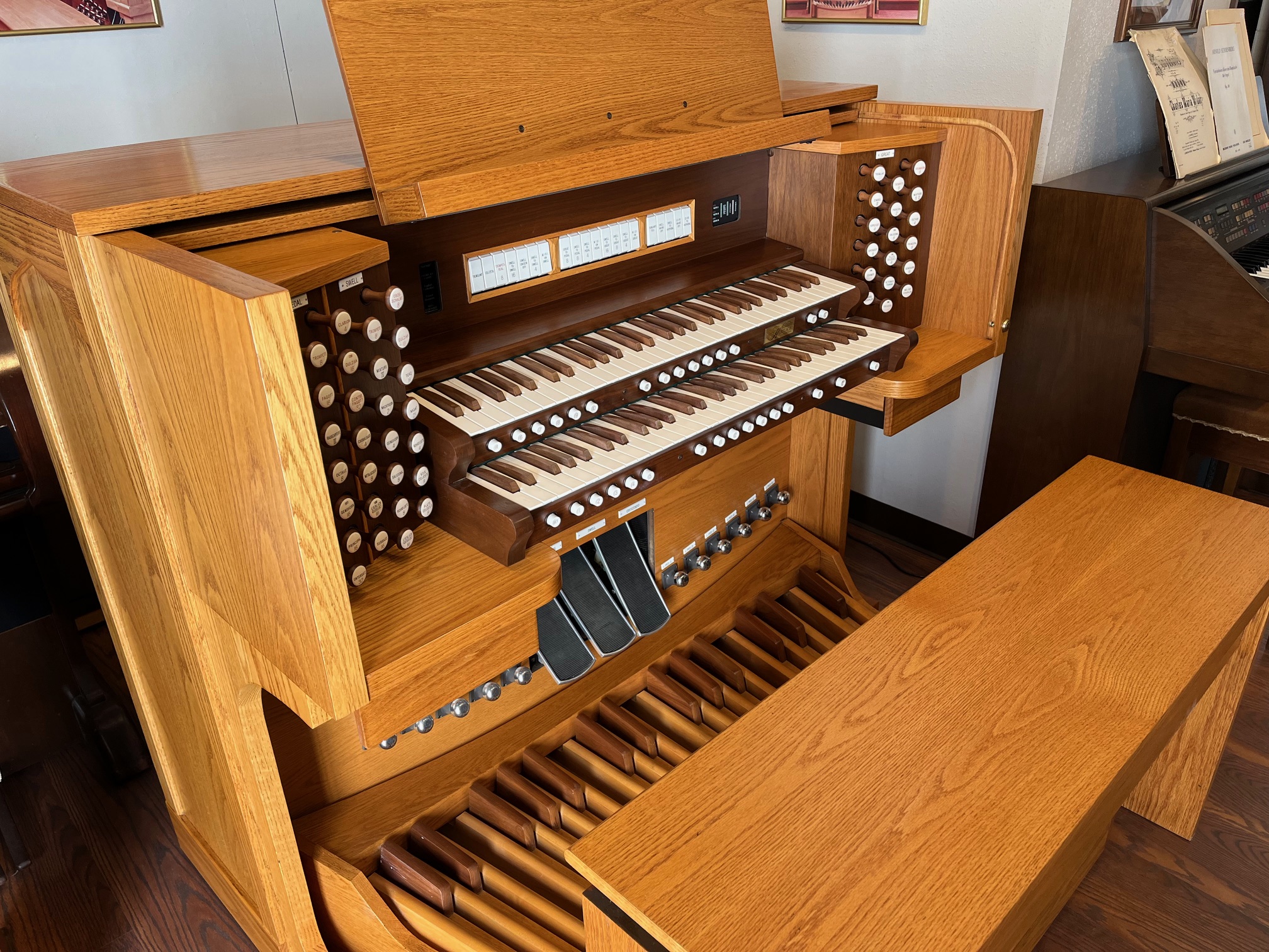 Pre-owned organs and digital pianos – Organ Stop/San Diego – Allen ...